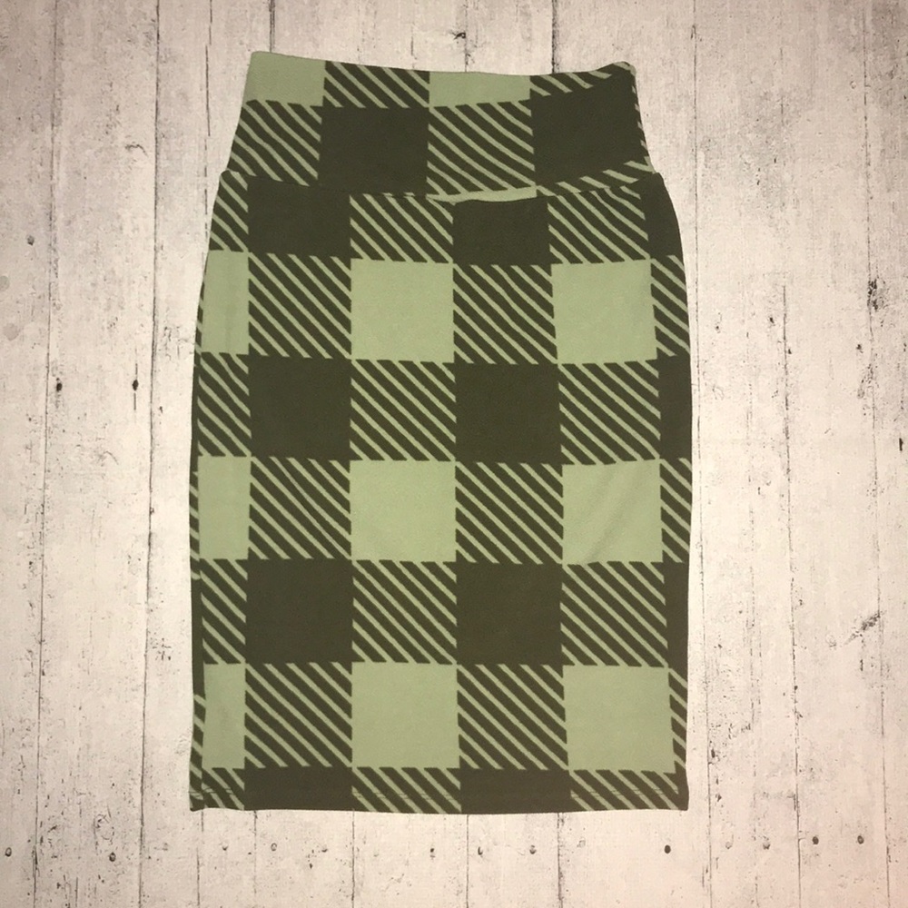 green plaid lularoe Cassie skirt 🖤
